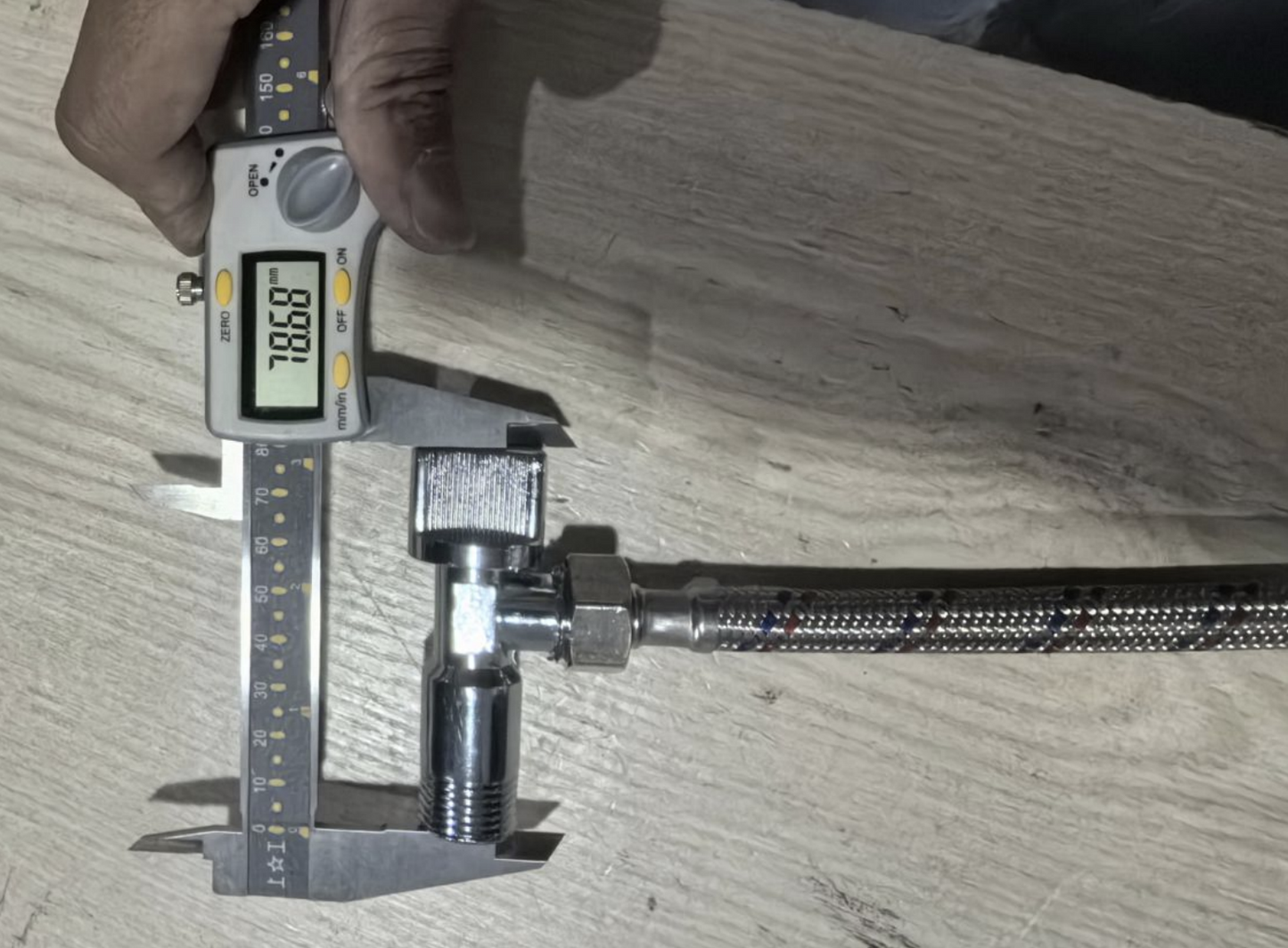 Llave Angular con flexible 35 mm